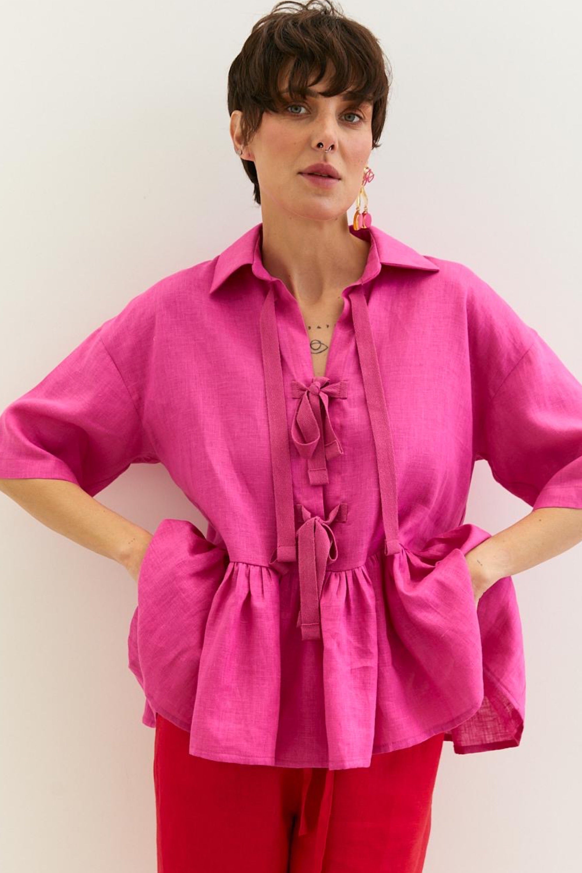 Blouse "Frill" made of raspberry linen.