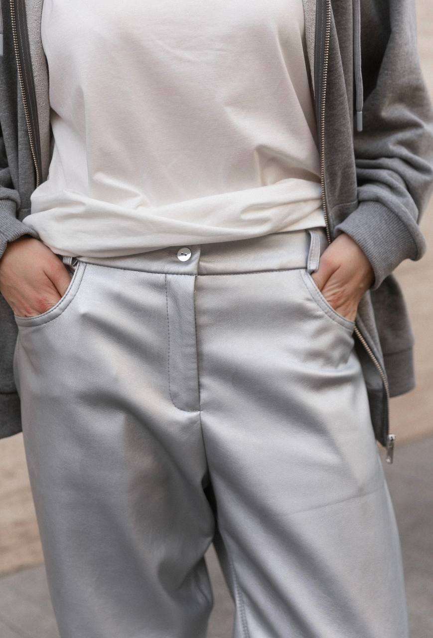 Banana pants made of silver eco-leather.