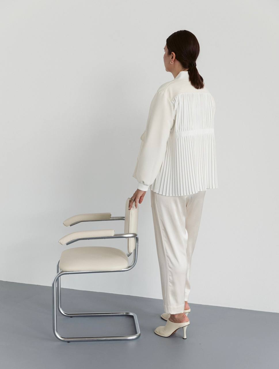 Bomber jacket with a pleated back