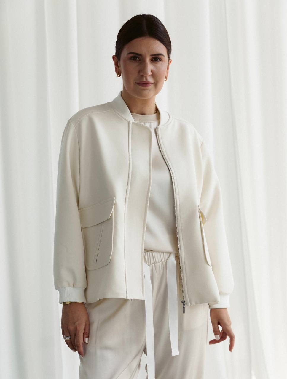 Bomber jacket with a pleated back