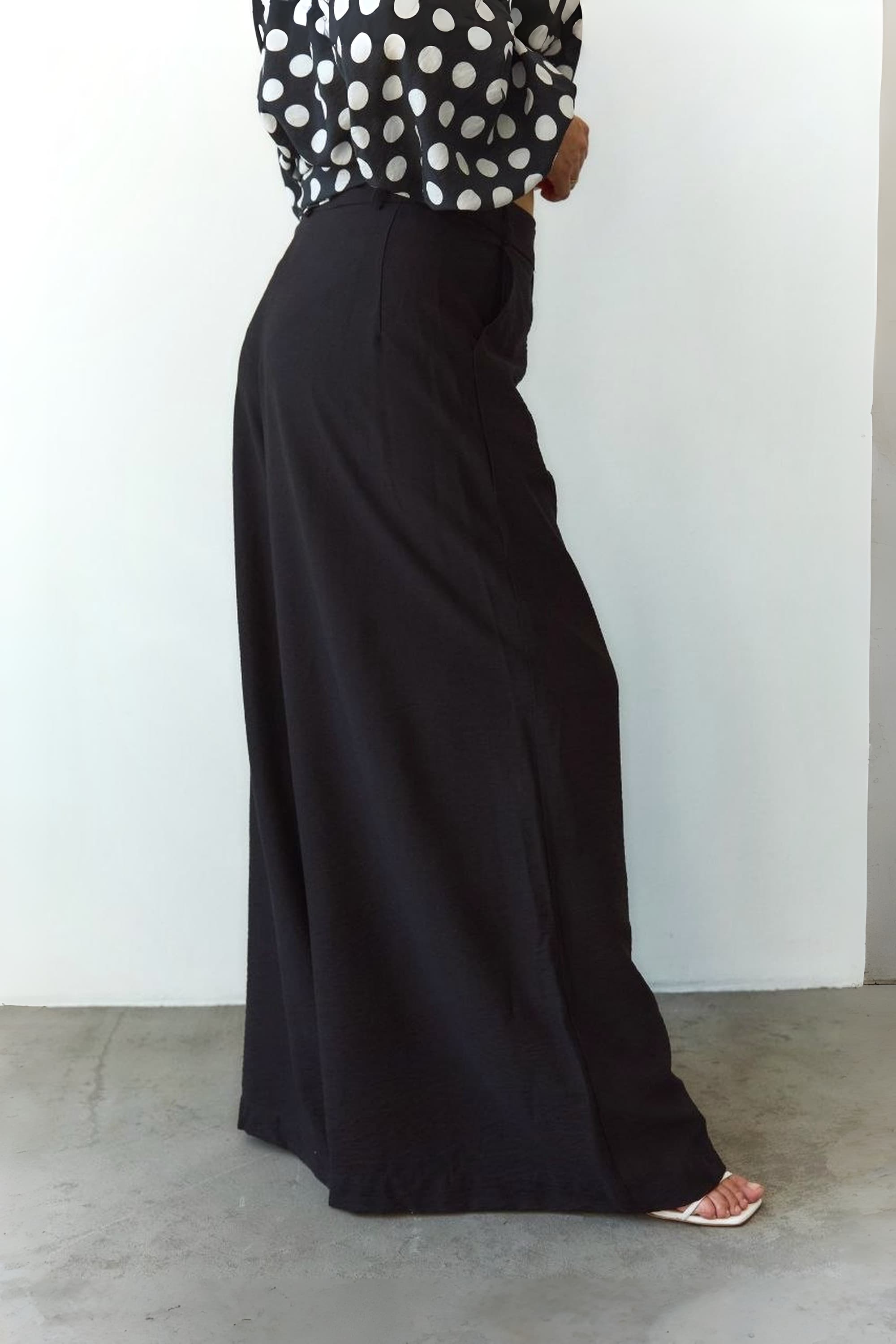 Black Crush-Linen Palazzo Trousers