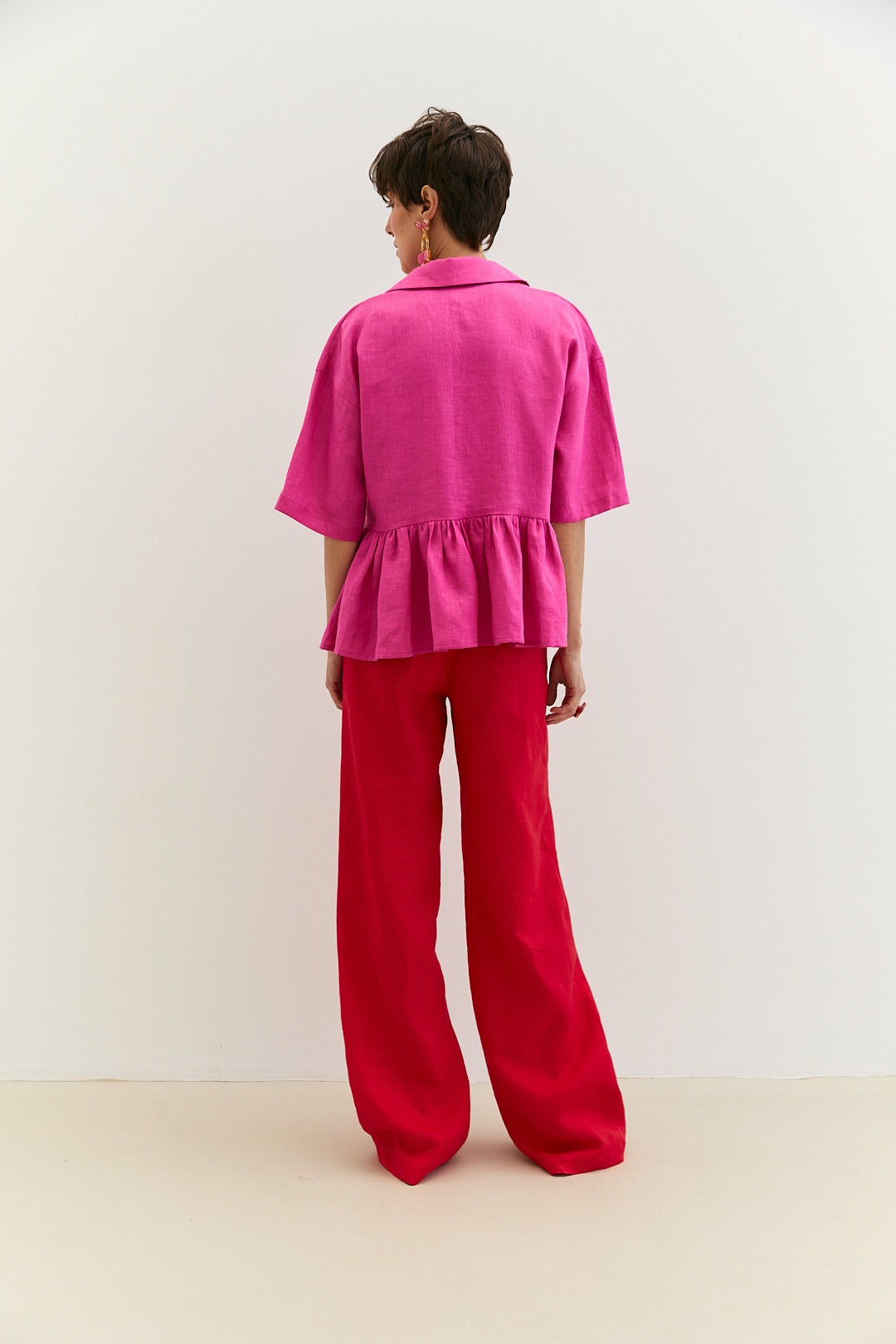 Blouse "Frill" made of raspberry linen.