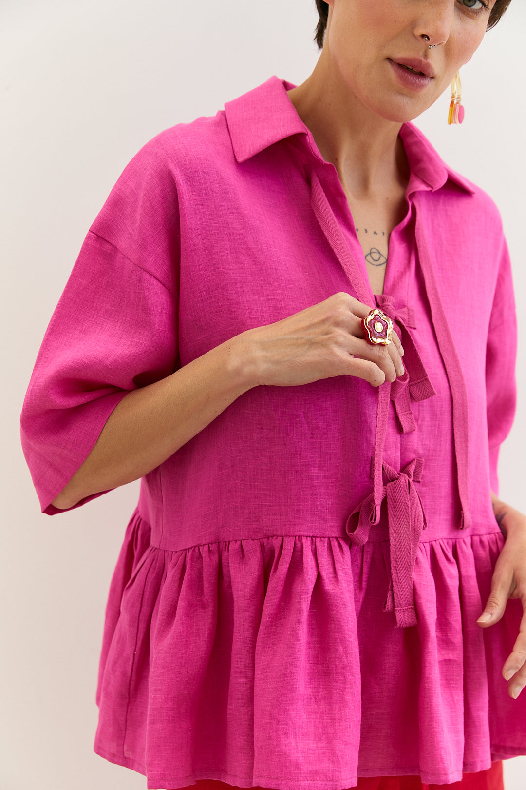 Blouse "Frill" made of raspberry linen.