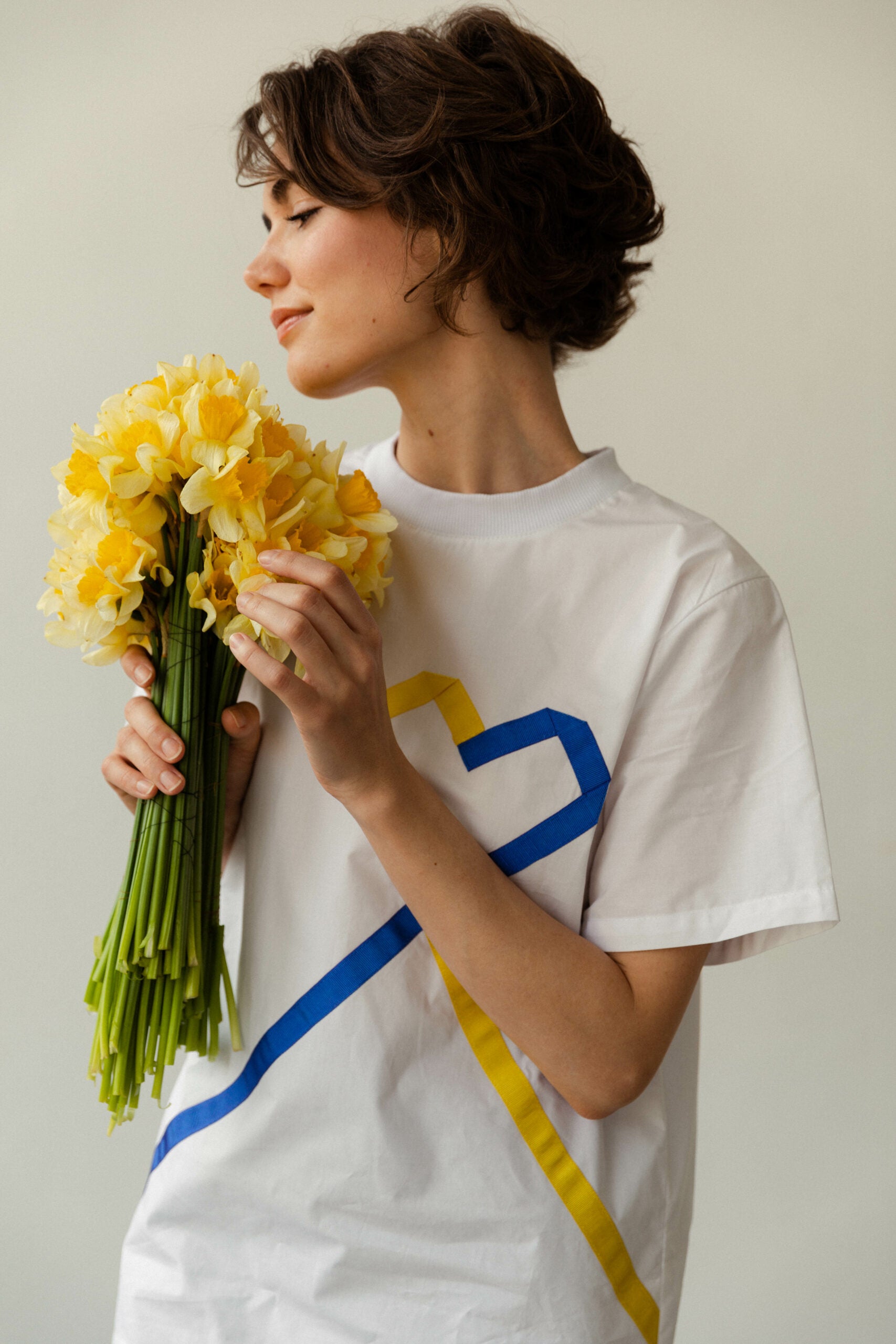 T-shirt heart with yellow and blue ribbons