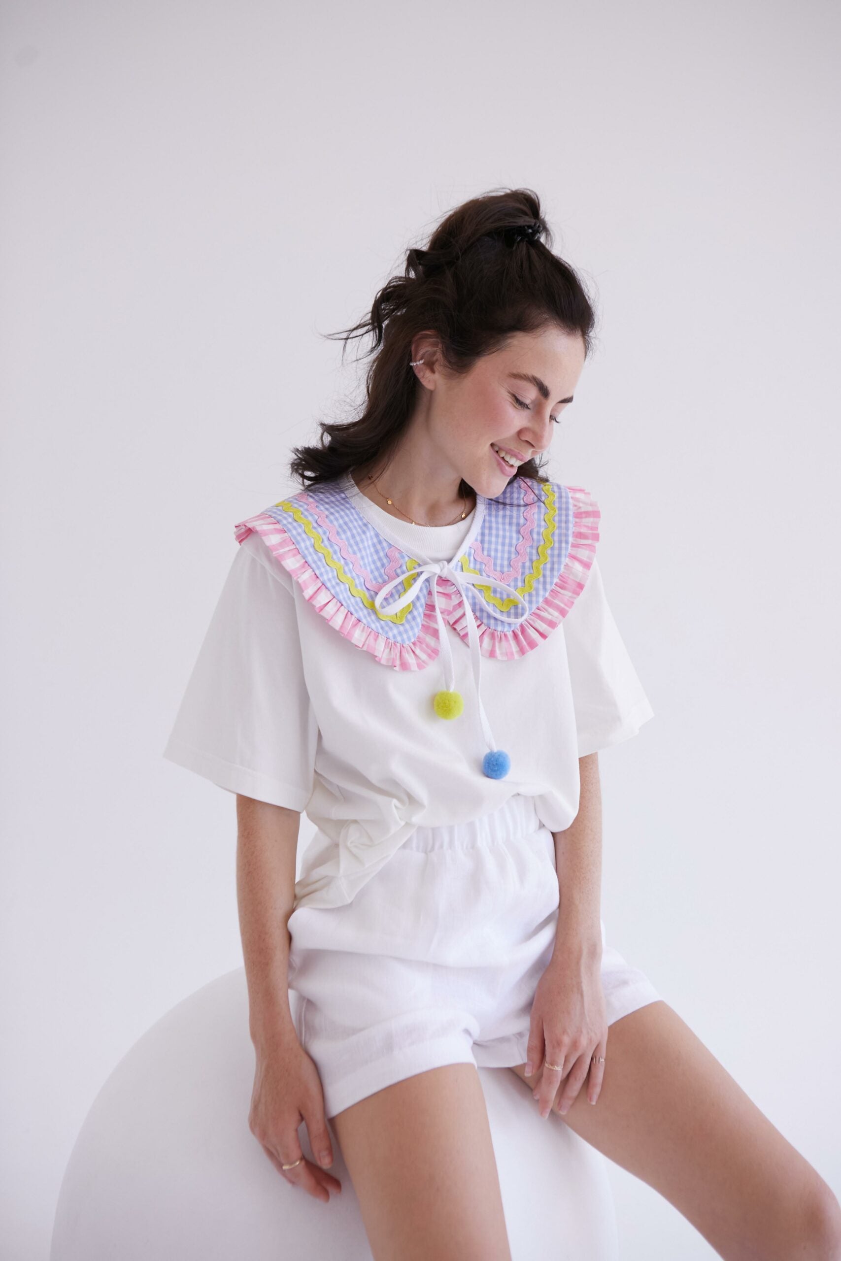 Multi-colored collar