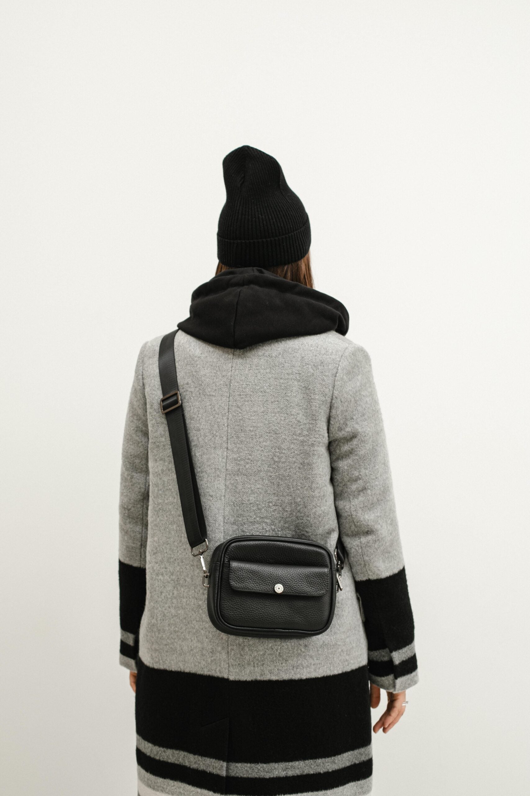Black leather bag "Agate 23"