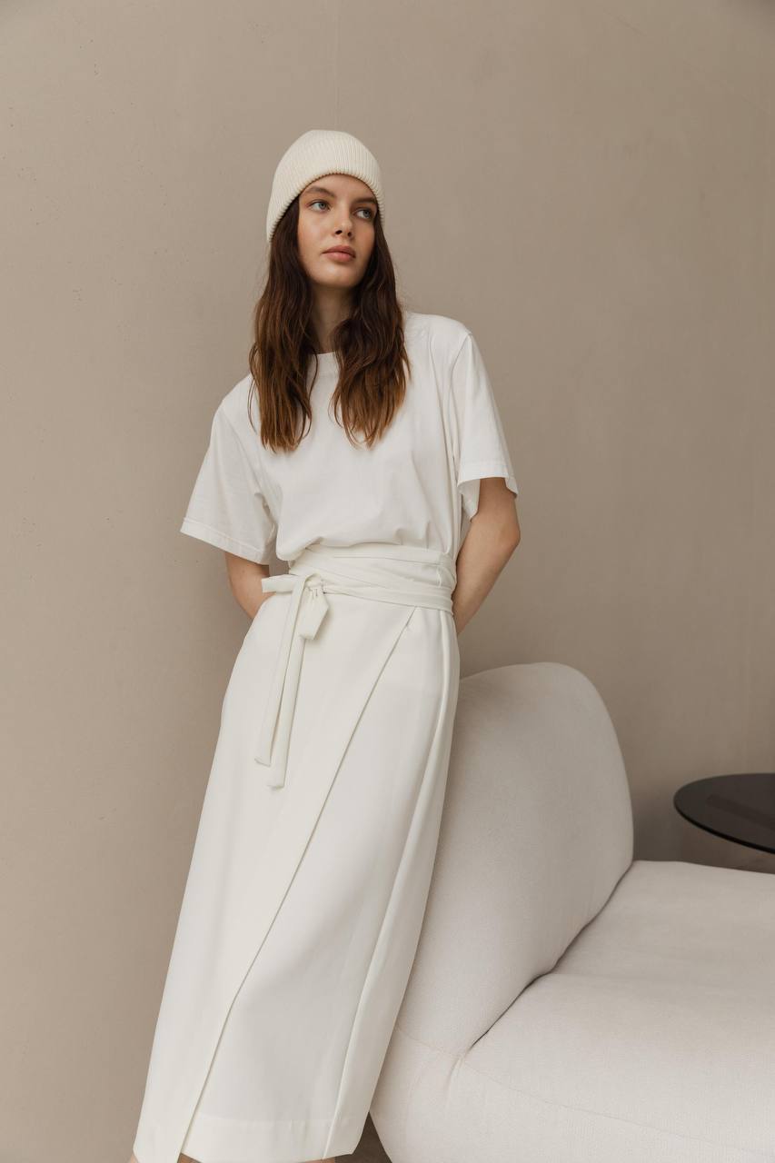 White skirt "Smell"