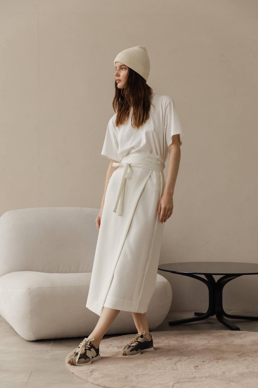 White skirt "Smell"