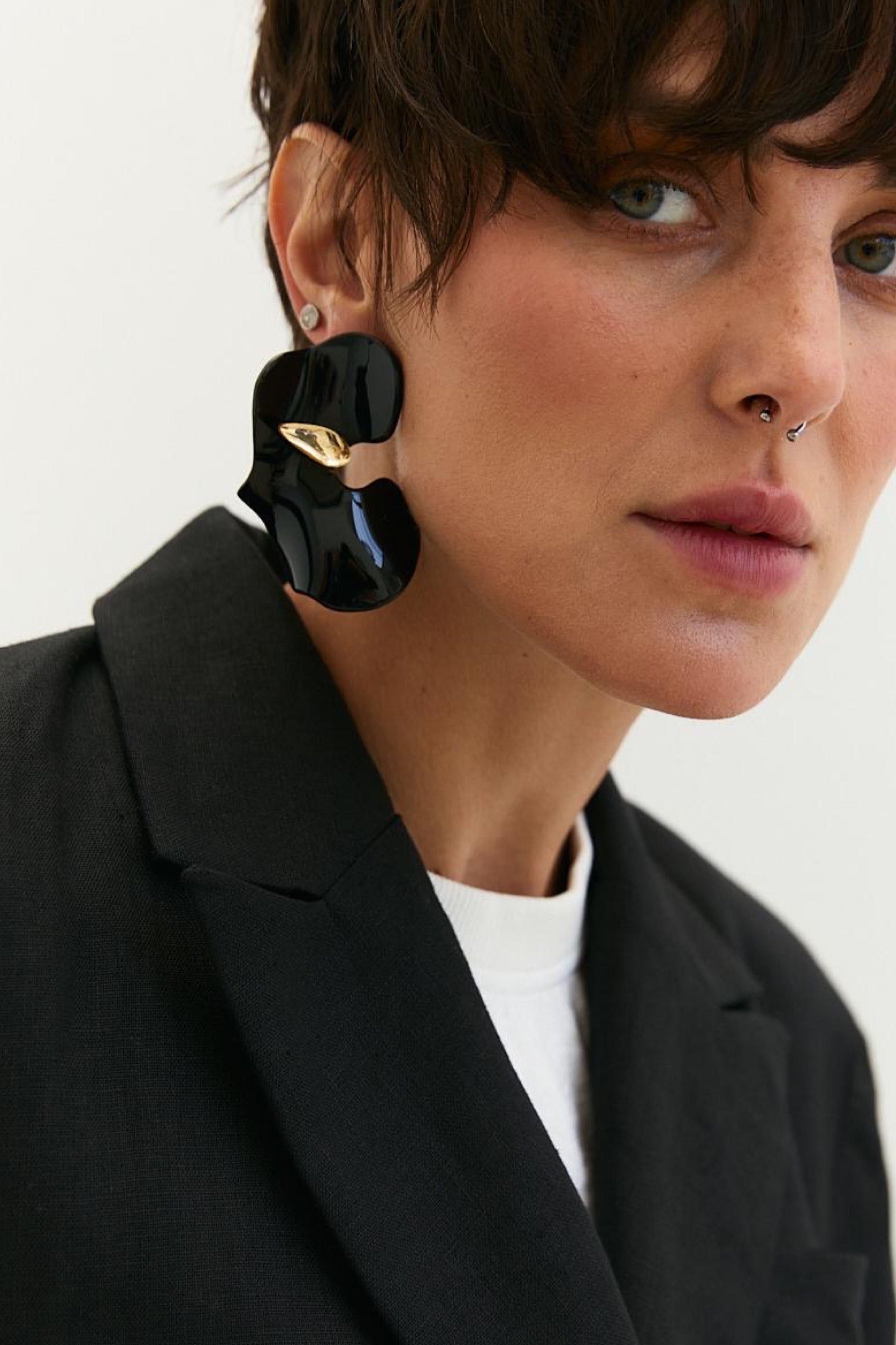 Mono earring "Anthurium"