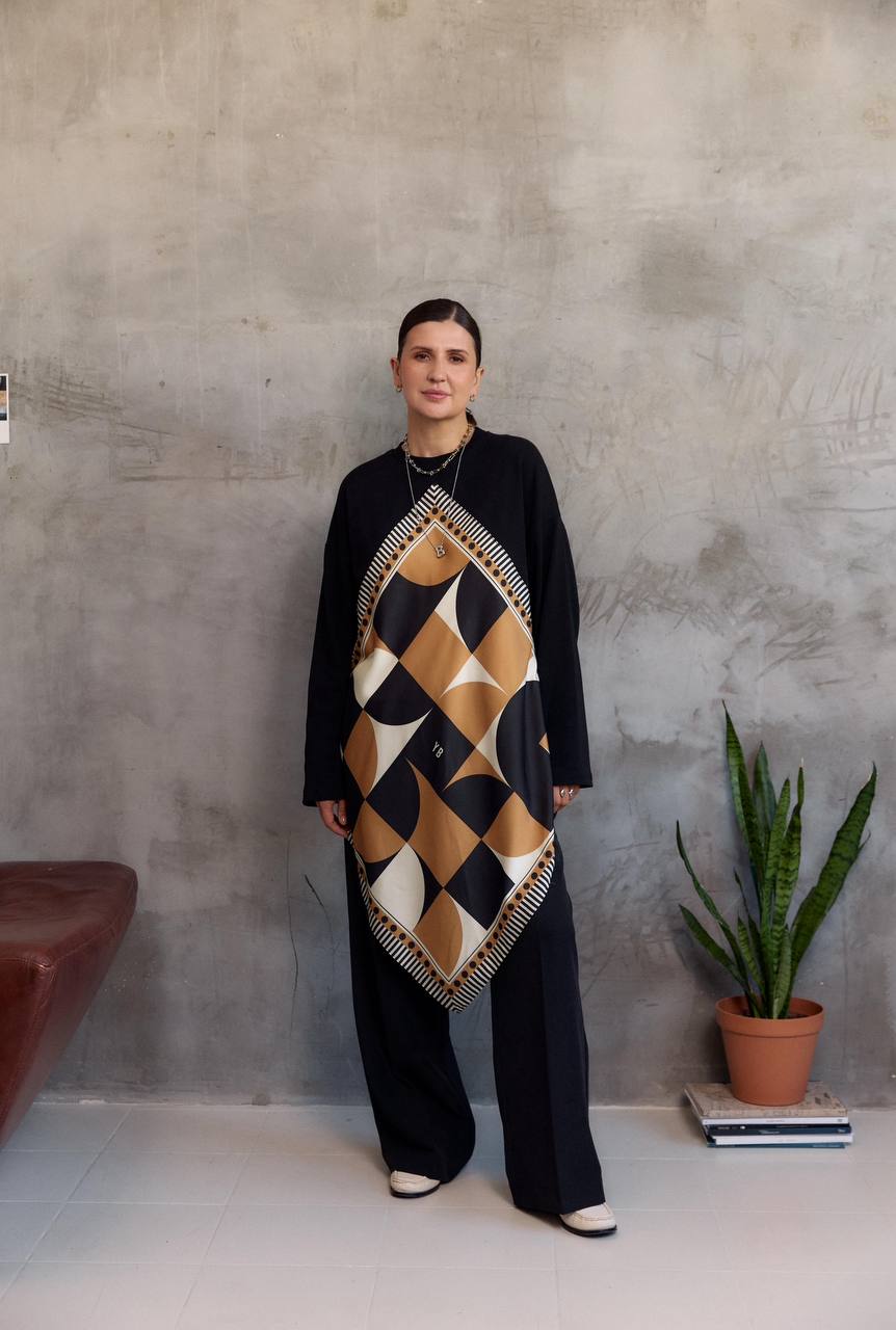 Black Longsleeve with a scarf