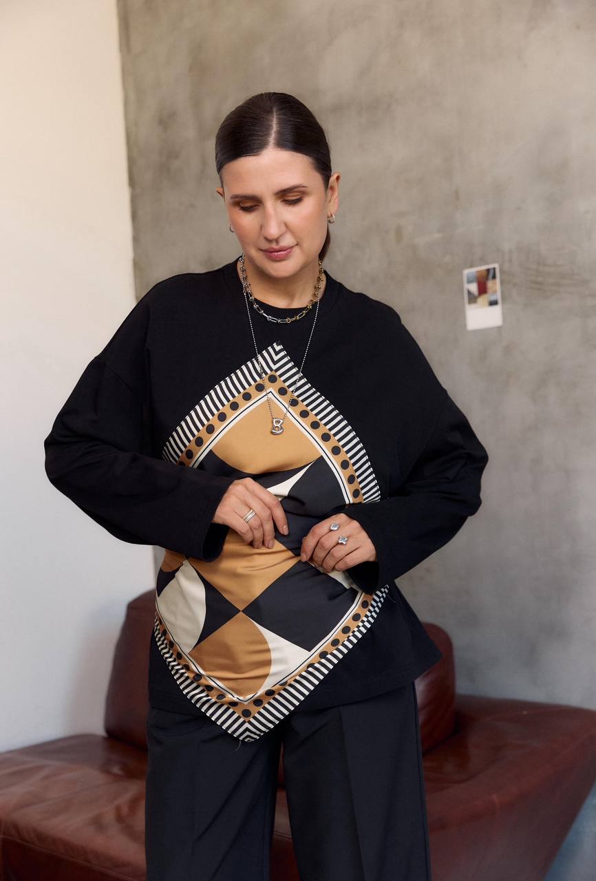Black Longsleeve with a scarf