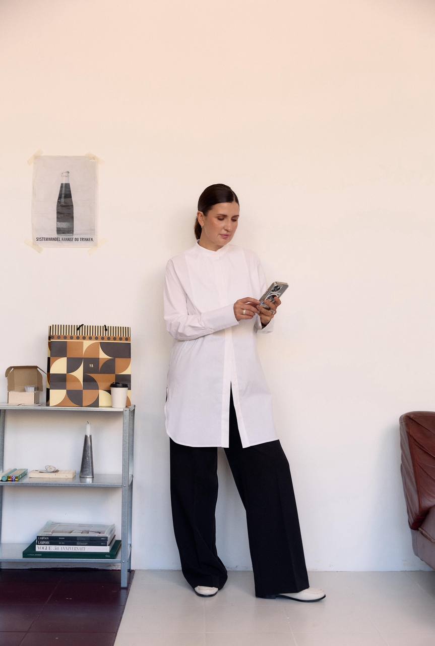 White poplin shirt with a bib front