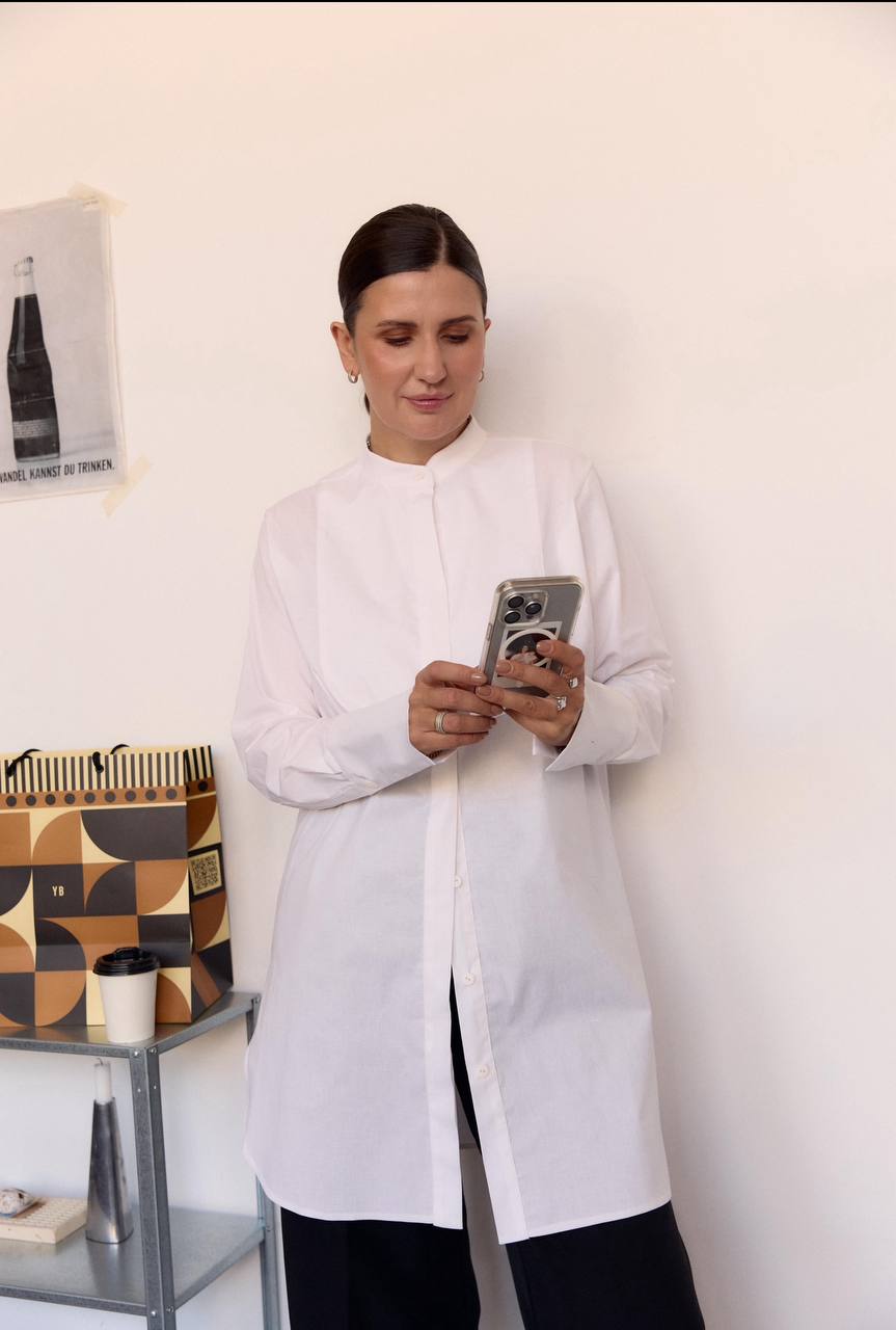 White poplin shirt with a bib front