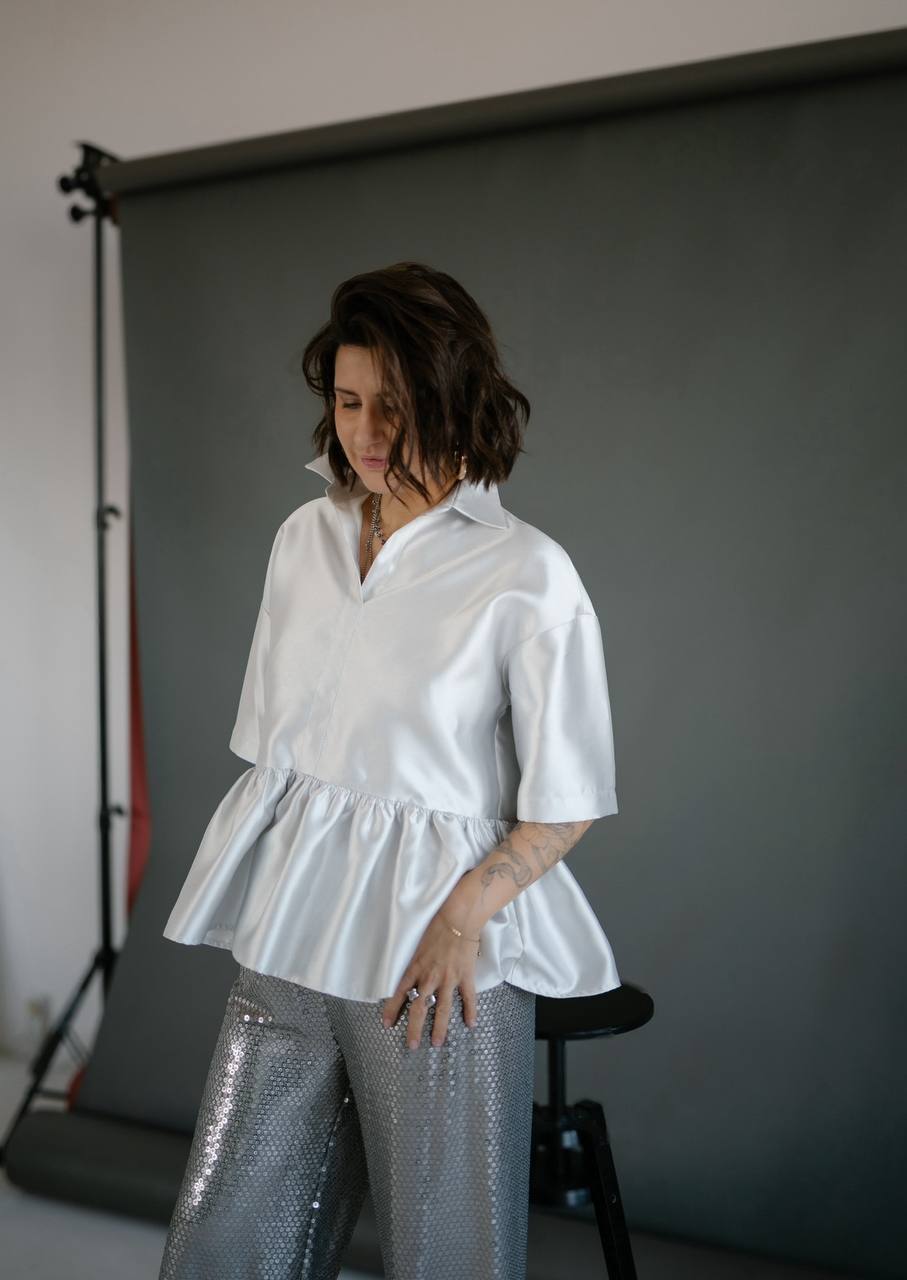 Wоllan Taffeta Blouse in Silver with Pearlescent Shine