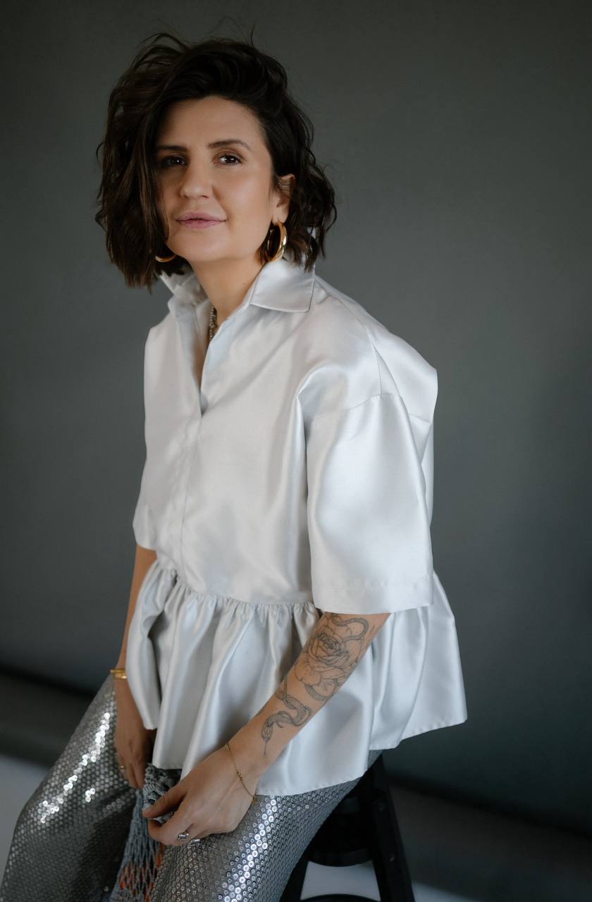 Wоllan Taffeta Blouse in Silver with Pearlescent Shine