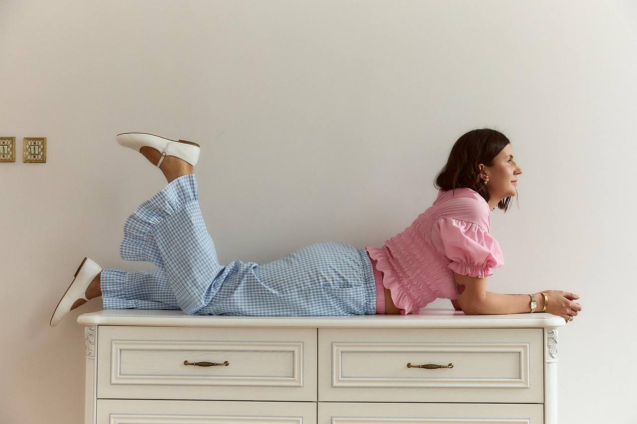 Trousers finished with a delicate ruffle