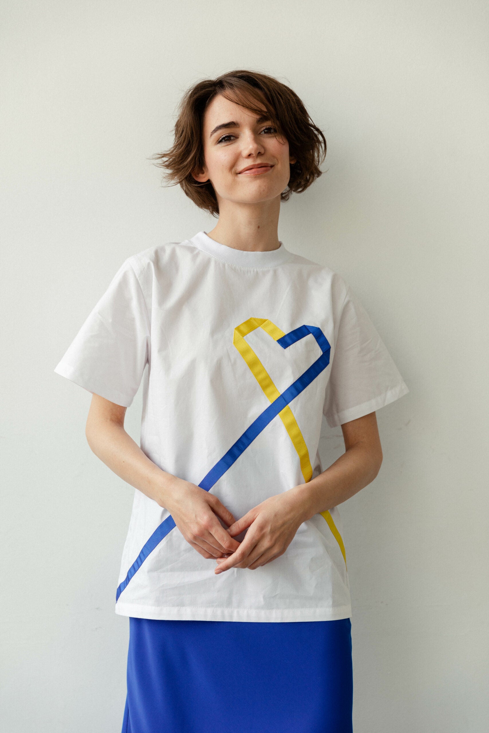 T-shirt heart with yellow and blue ribbons