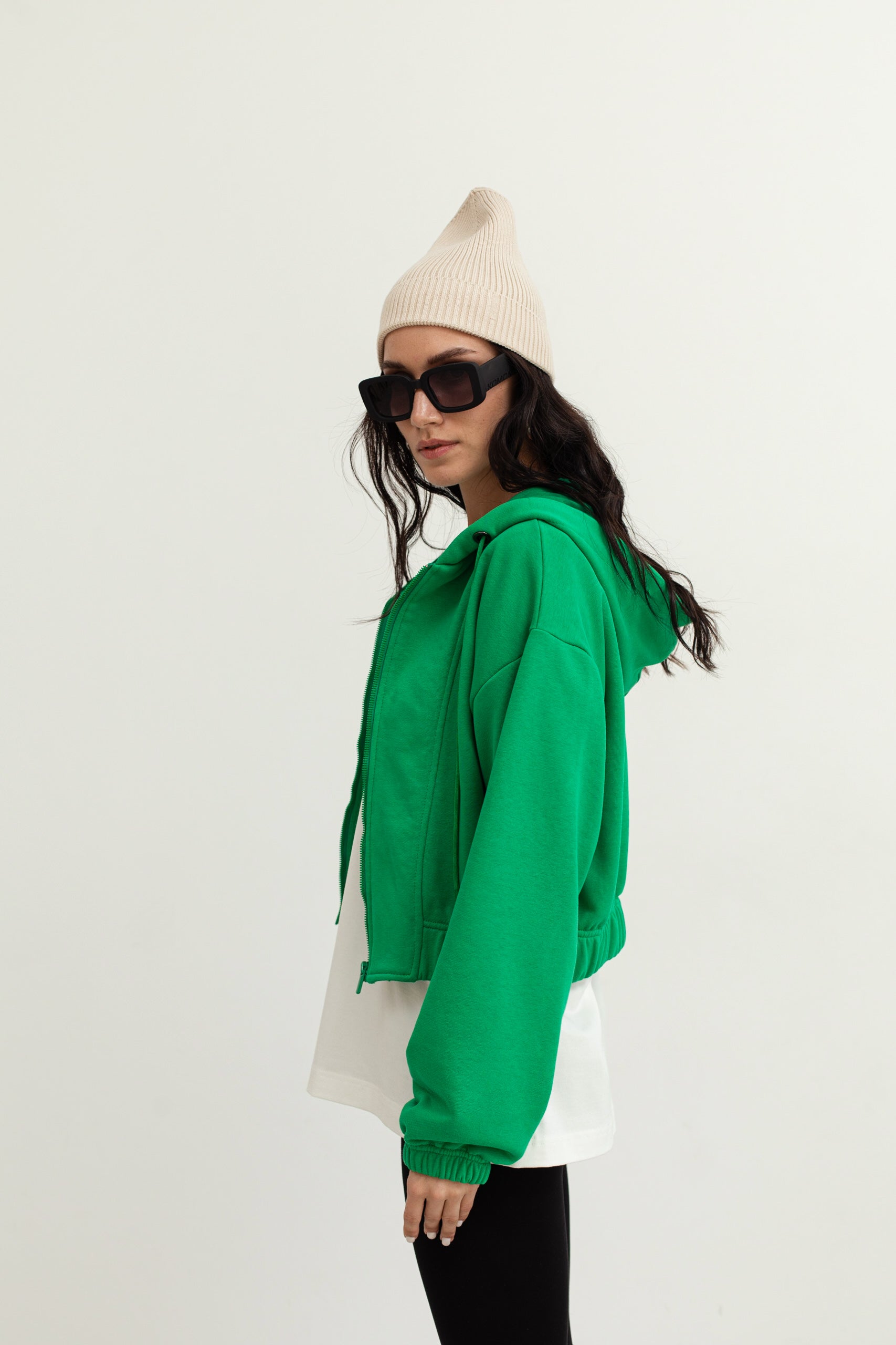 Short "Active" hoodie with a zipper in green color