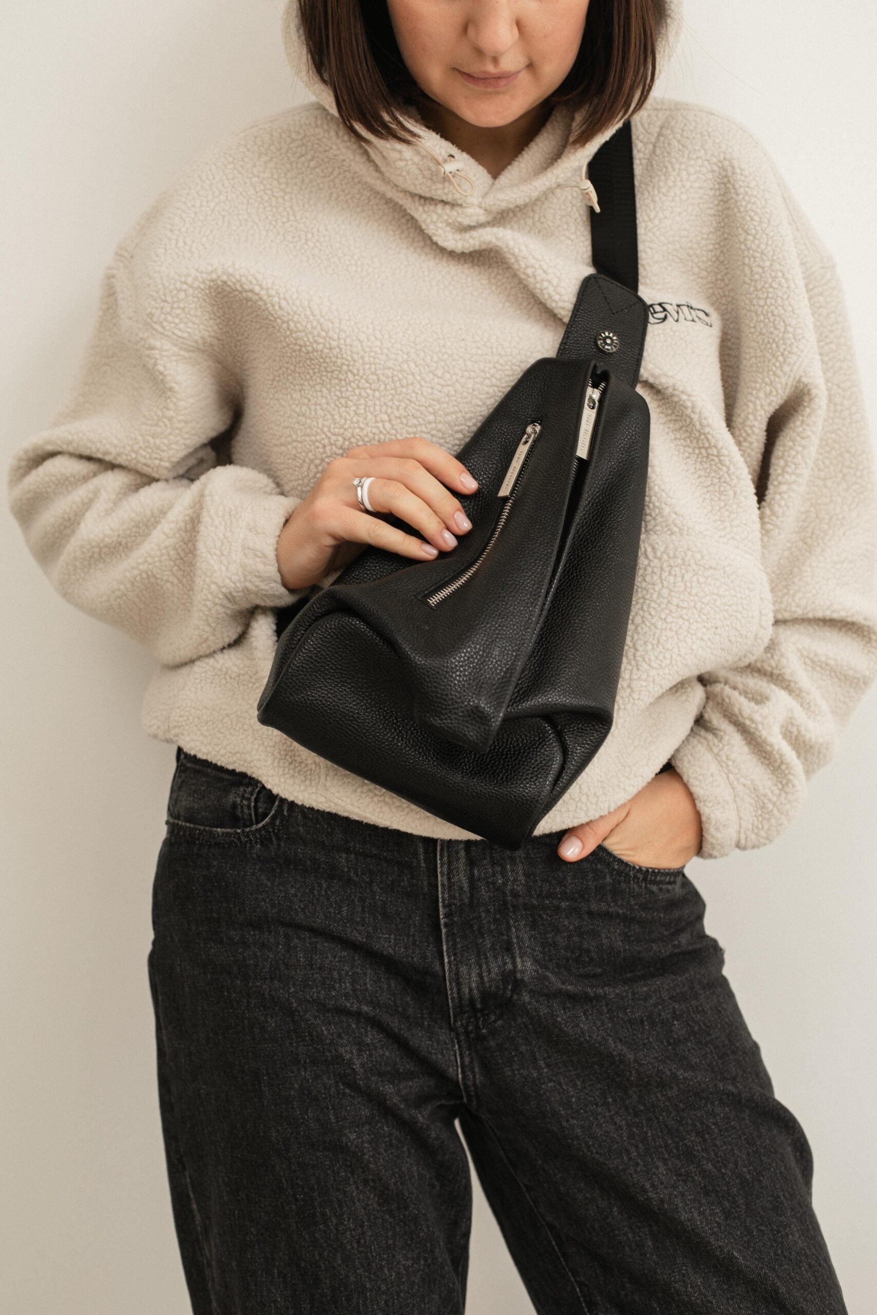 Рюкзак-сумка на пояс "Фіона", чорний колір